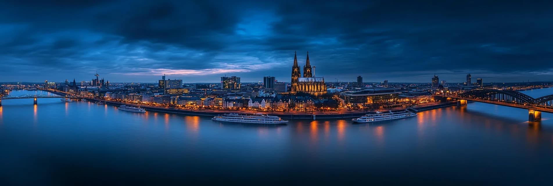 Köln bei Nacht — Immobilienmarkt Köln